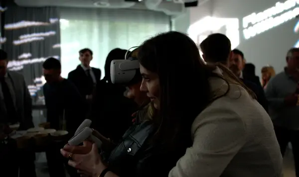 showing property through vr